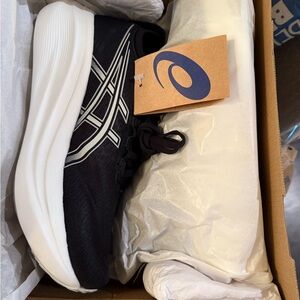 ASICS Gel-Nimbus 27 Black and Gray Sneakers